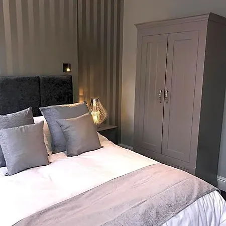 Hotel Lil's On The Waterfront York