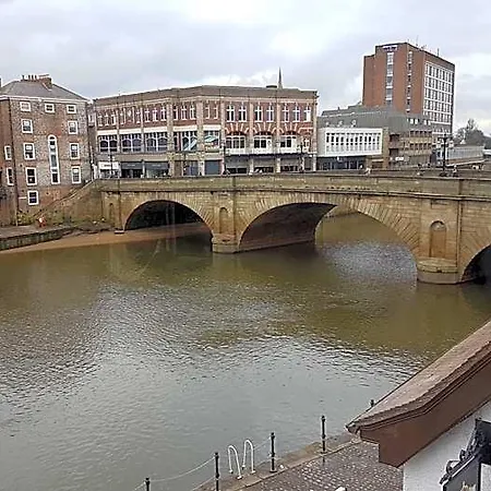 Lil's On The Waterfront 3* York