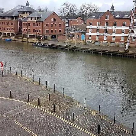 Hotel Lil's On The Waterfront York