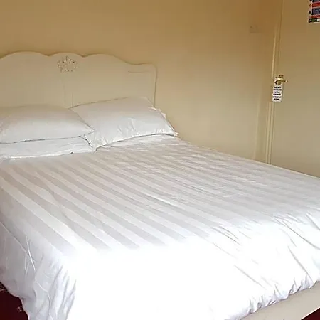 Lil's On The Waterfront 3*