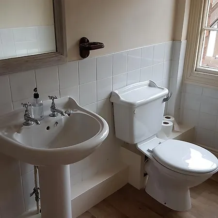 Lil's On The Waterfront 3* York