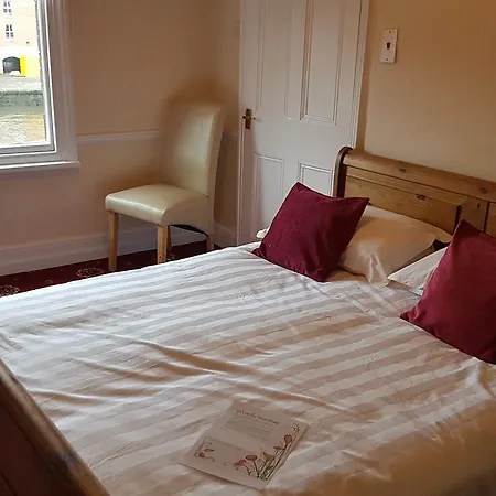 Lil's On The Waterfront 3* York