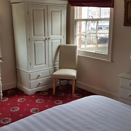 Otel Lil's On The Waterfront 3*