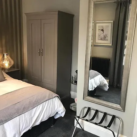 Lil's On The Waterfront 3* York