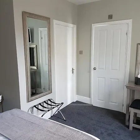 Lil's On The Waterfront 3* York